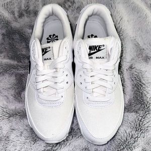 Women’s Nike AirMax 90 size 6